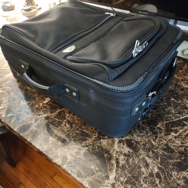 Black travel case suitcase bag luggage rolling - photo 3