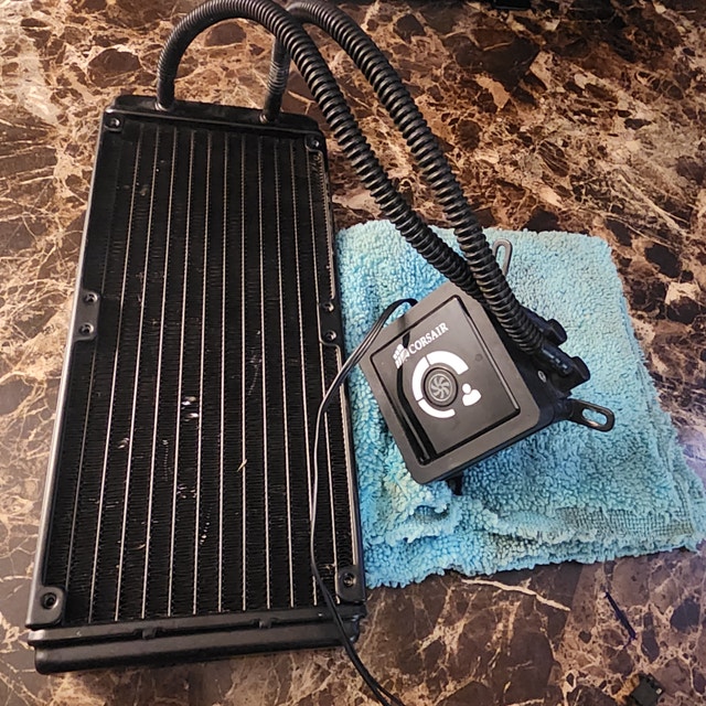 Corsair Hydro H100 240mm AIO Liquid CPU Cooler