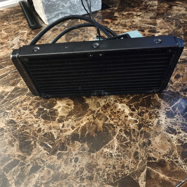 Corsair Hydro H100 240mm AIO Liquid CPU Cooler - photo 3