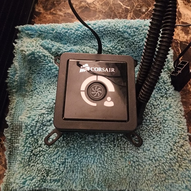 Corsair Hydro H100 240mm AIO Liquid CPU Cooler - photo 4