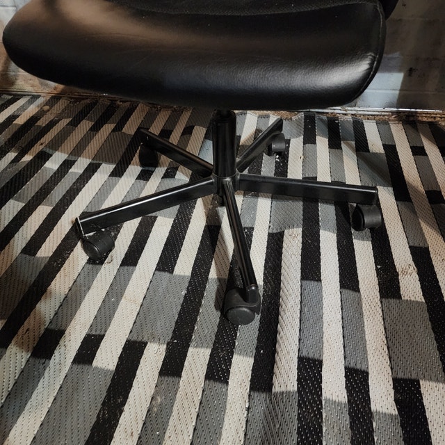 Office chair black adjustable - photo 2