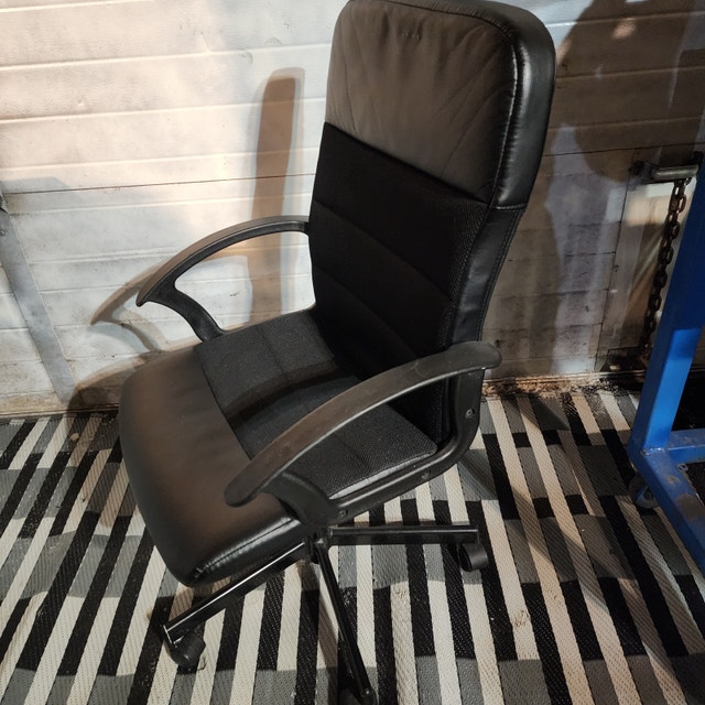 Office chair black adjustable - photo 3