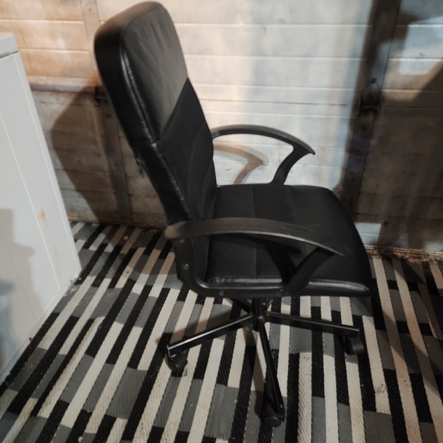 Office chair black adjustable - photo 5