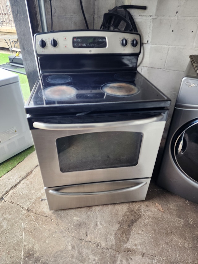 GE Black Stainless Steel Electric Stove