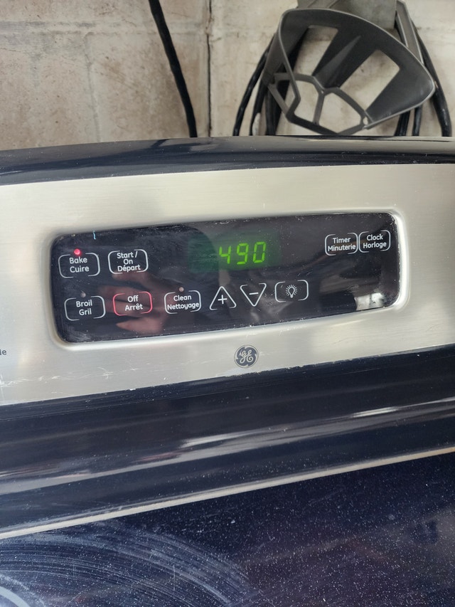GE Black Stainless Steel Electric Stove - photo 4