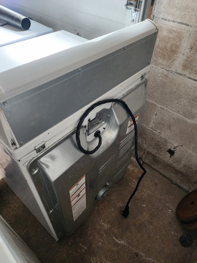 White Whirlpool Electric Dryer - photo 5