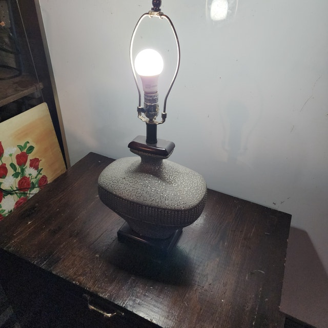 Table lamp no shade 25'' tall x 12 wide - Cash only