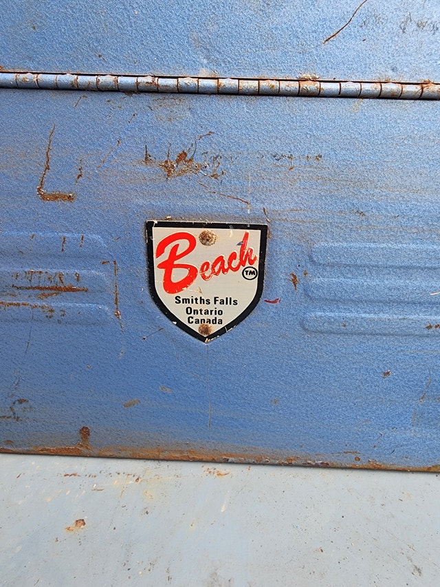 Old Rusty Toolbox - Blue, 18'' x 10'' x 13'' - photo 2