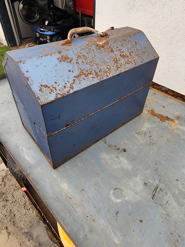 Old Rusty Toolbox - Blue, 18'' x 10'' x 13'' - photo 4