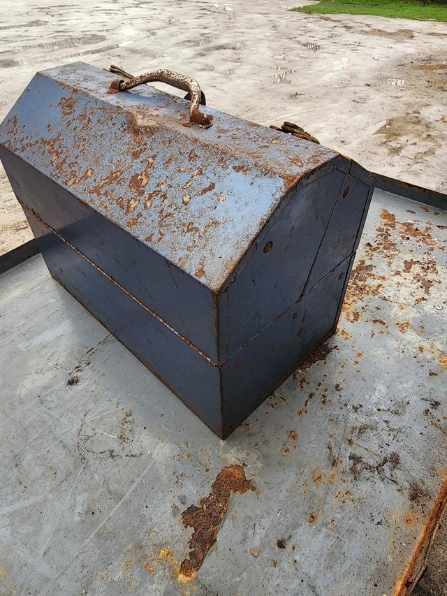 Old Rusty Toolbox - Blue, 18'' x 10'' x 13'' - photo 5