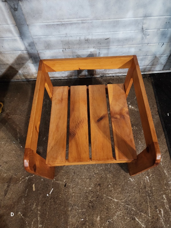 small wooden chair - photo 4