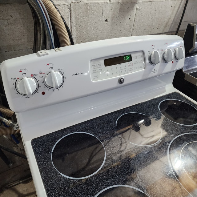 GE Electric Adora Oven Glass Cooktop Stove - White - photo 4