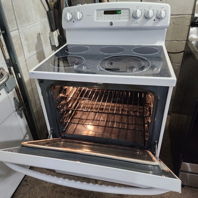 GE Electric Adora Oven Glass Cooktop Stove - White - photo 5
