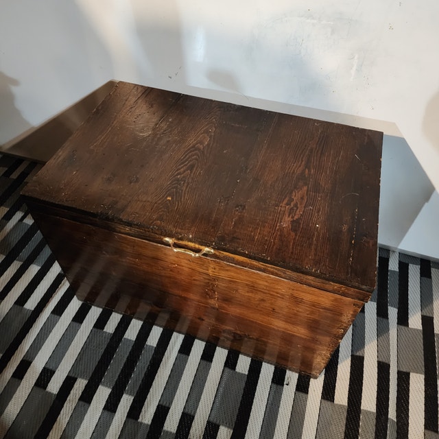 Solid Wood Storage Trunk - Dark Finish - photo 2