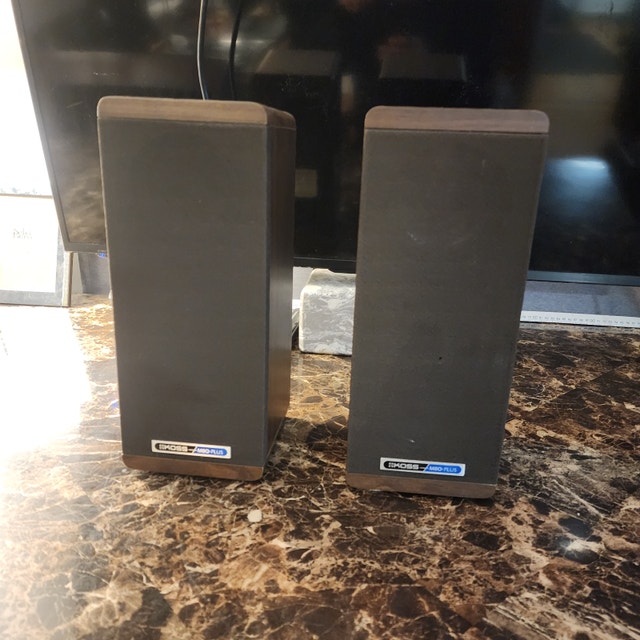 KOSS M80 PLUS Bookshelf Speakers - Walnut
