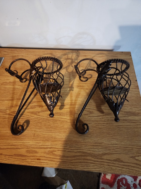 Candle holders hanging black metal