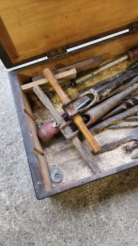 Vintage tools in wood box - photo 5