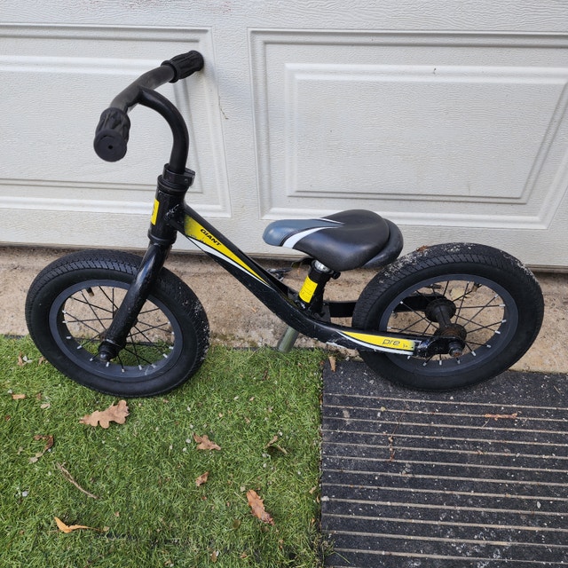 Giant Glider Bike Black Yellow Adjustable Seat