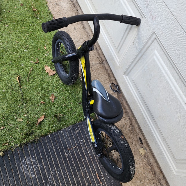 Giant Glider Bike Black Yellow Adjustable Seat - photo 2