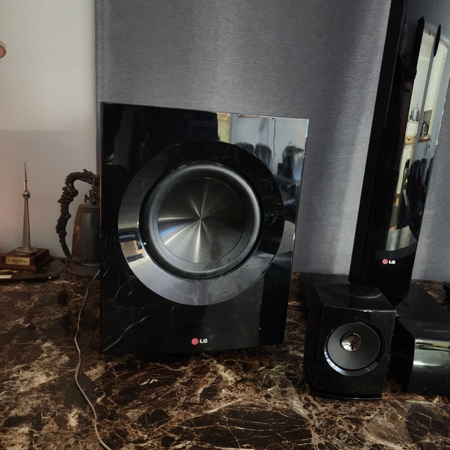 LG 5.1 Surround Speakers (4 Ohm Speakers, 3 Ohm Subwoofer) - photo 4
