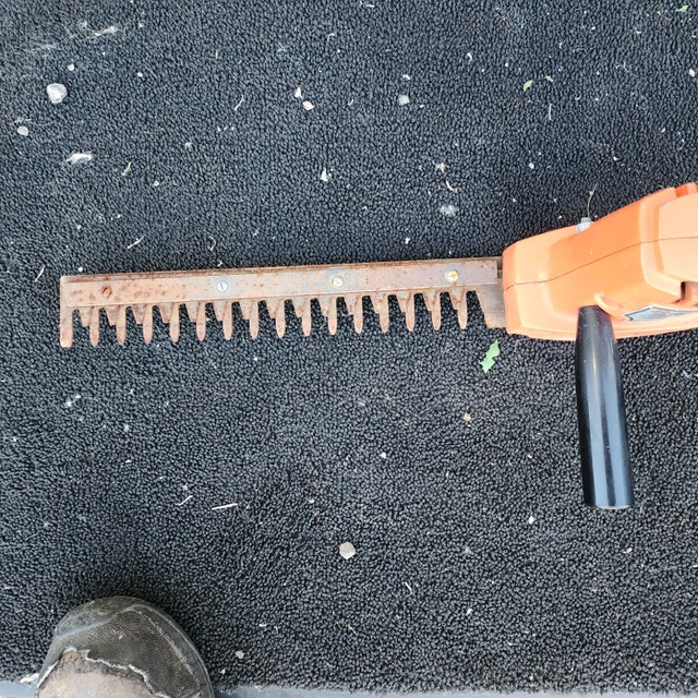 13'' Hedge Trimmer - Black & Decker Electric - photo 2