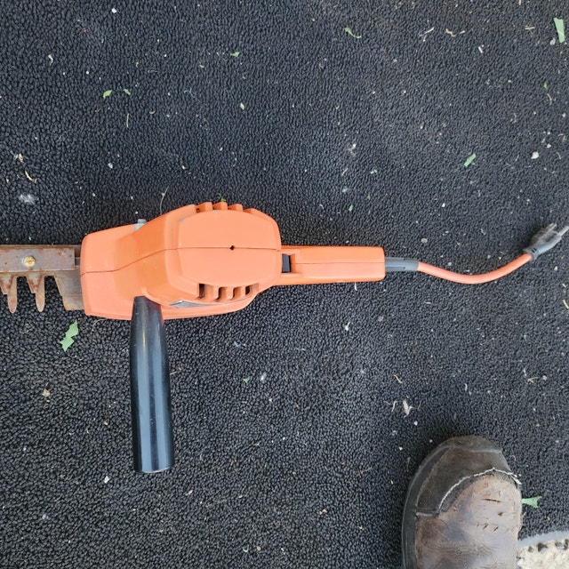 13'' Hedge Trimmer - Black & Decker Electric - photo 3