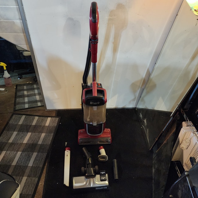 Shark Navigator Lift-Away Red Vacuum Cleaner