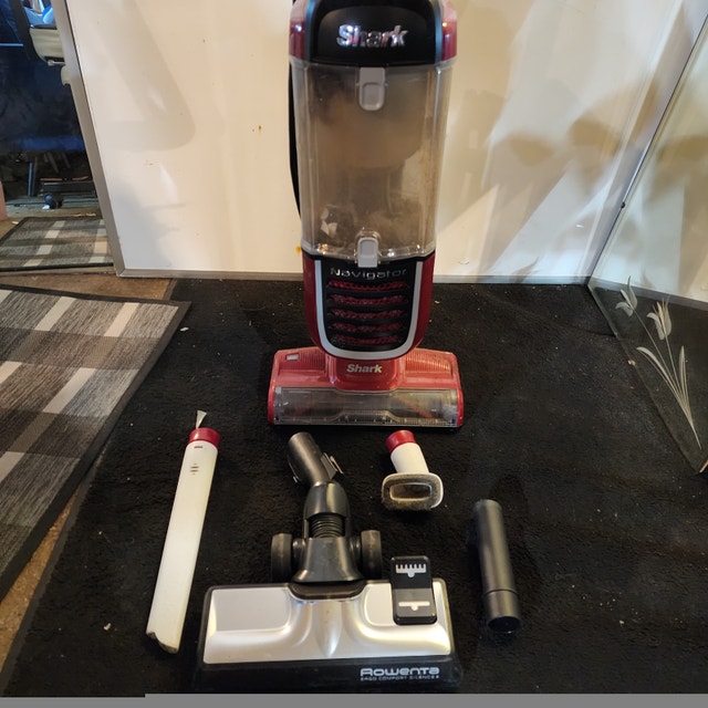 Shark Navigator Lift-Away Red Vacuum Cleaner - photo 2