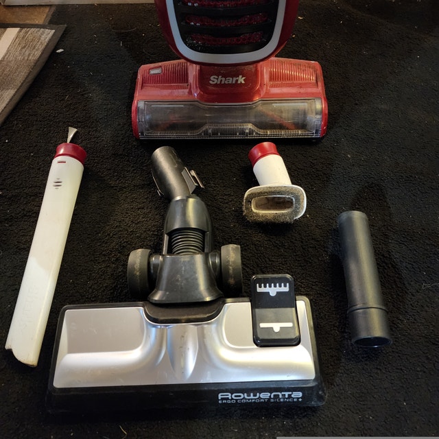 Shark Navigator Lift-Away Red Vacuum Cleaner - photo 3