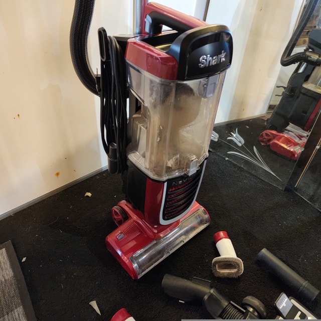 Shark Navigator Lift-Away Red Vacuum Cleaner - photo 4