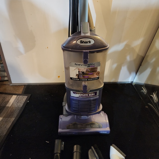 Shark Navigator Lift-Away Professional Vacuum - photo 3