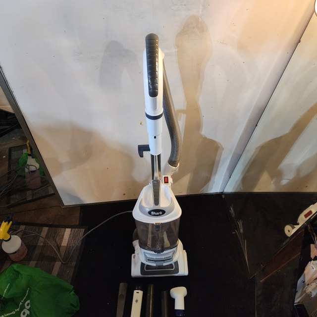 Shark Navigator Lift-Away Pro Vacuum - photo 4
