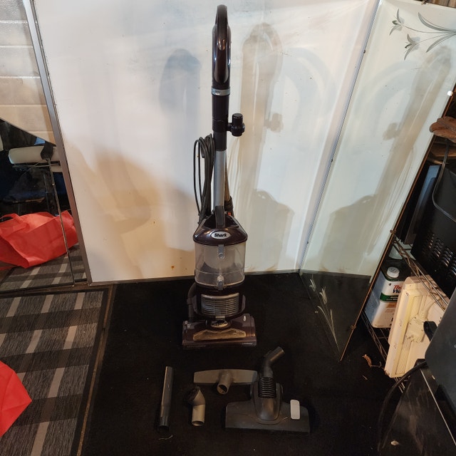 Shark Navigator Lift-Away Vacuum - photo 2