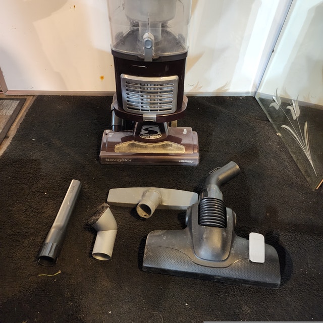 Shark Navigator Lift-Away Vacuum - photo 3