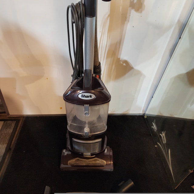 Shark Navigator Lift-Away Vacuum - photo 4