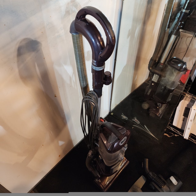 Shark Navigator Lift-Away Vacuum - photo 5