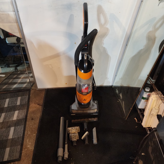 Bissell Vacuum Cleaner Orange Lift-Off Stand Up