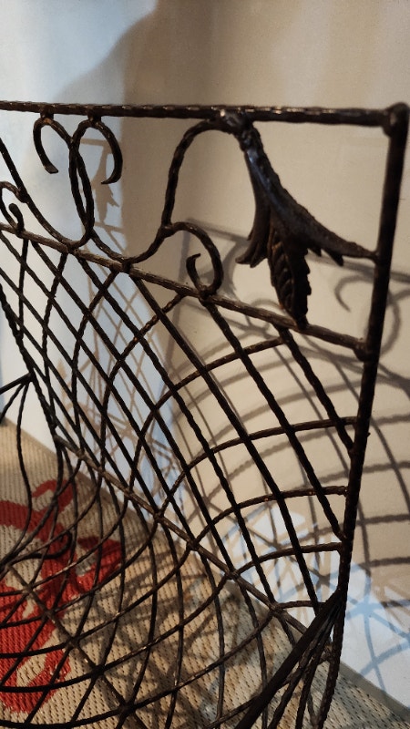Metal Wire Mesh Holder Organizer Decor Leaf Stand - photo 3