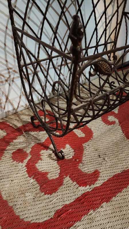 Metal Wire Mesh Holder Organizer Decor Leaf Stand - photo 4