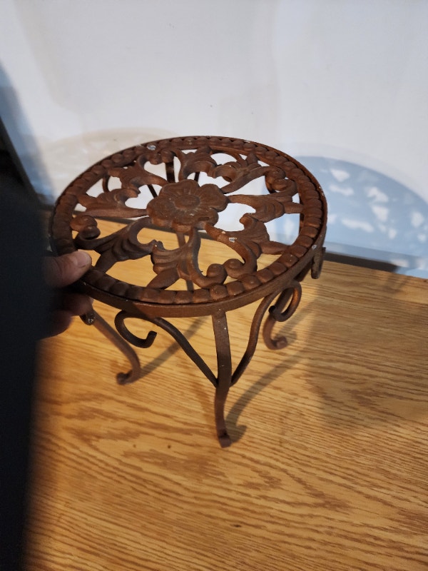 Cast Iron Stand Holder 11'' Tall 10'' Diameter - photo 2
