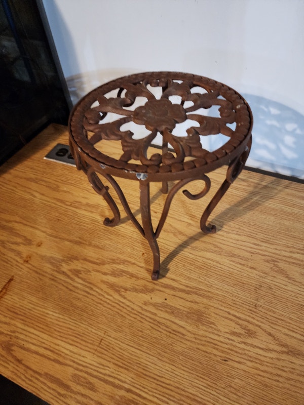 Cast Iron Stand Holder 11'' Tall 10'' Diameter - photo 3