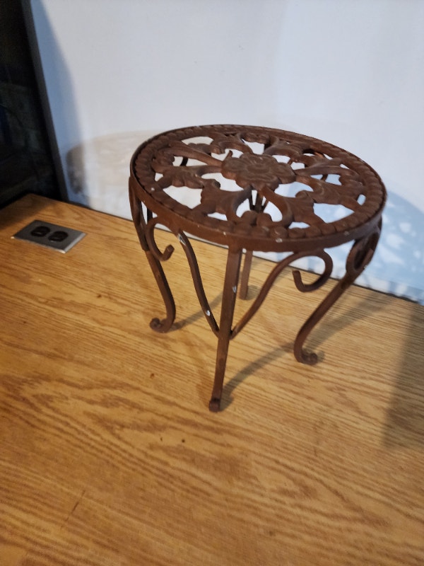 Cast Iron Stand Holder 11'' Tall 10'' Diameter - photo 4