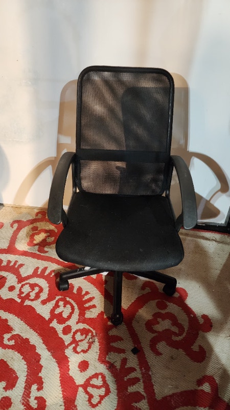 Black Cloth Armchair Rolling Office Chair - photo 4