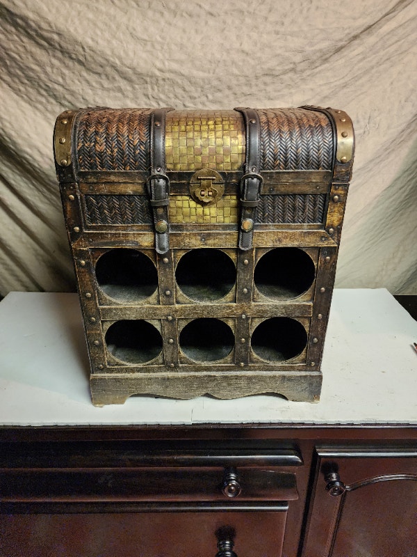Vintage Wicker 6 Bottle Wine Holder Chest