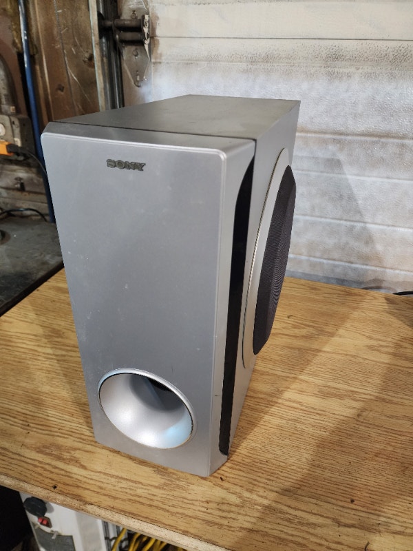 Sony Sub woofer silver 1.3 OHM SS-WS42
