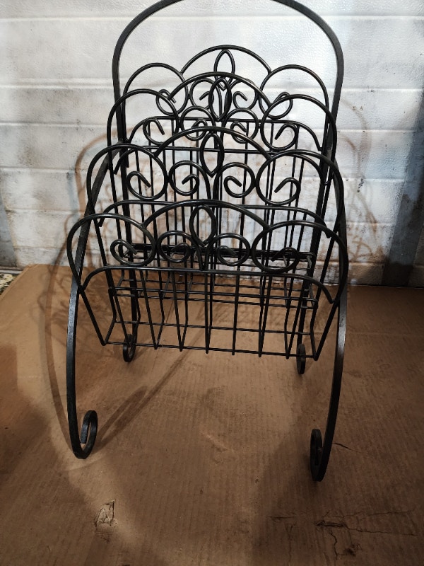 Black Metal Magazine Storage Rack 13x12x23 - photo 2