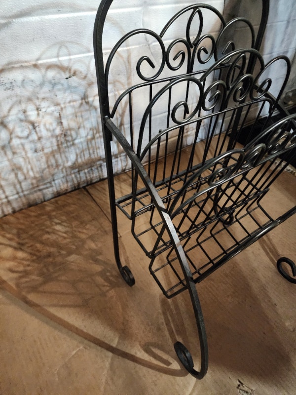 Black Metal Magazine Storage Rack 13x12x23 - photo 5
