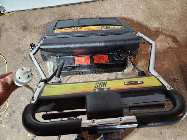 30'' Wide Area Vacuum Cleaner - Brush NSS 370