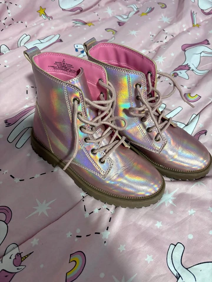 Girls pink iridescent boots