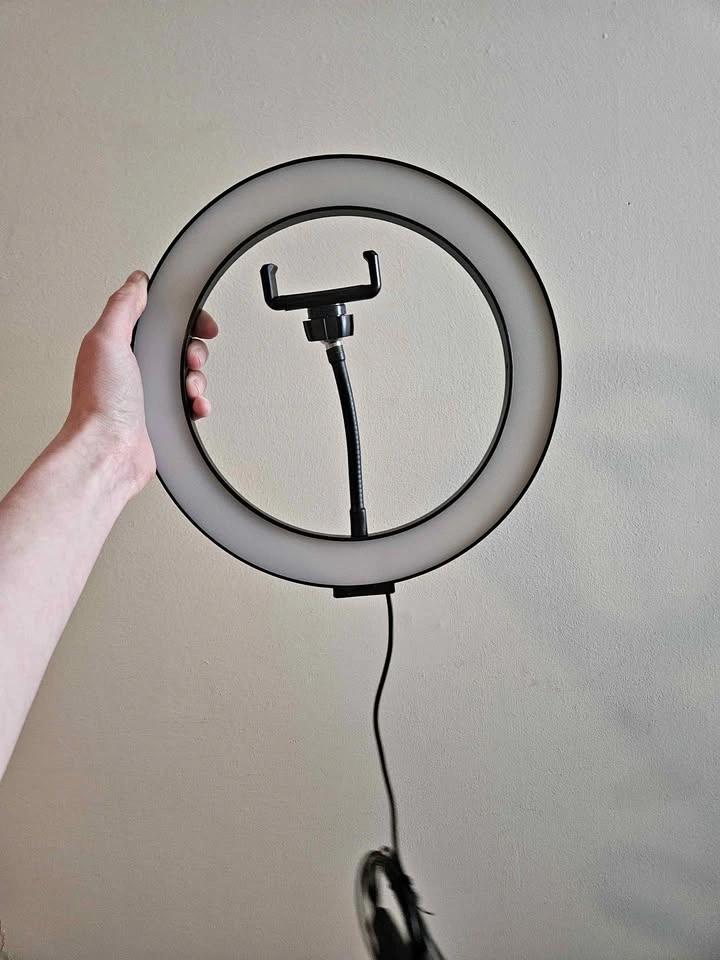 3 Setting Ring Light and Phone Holder
